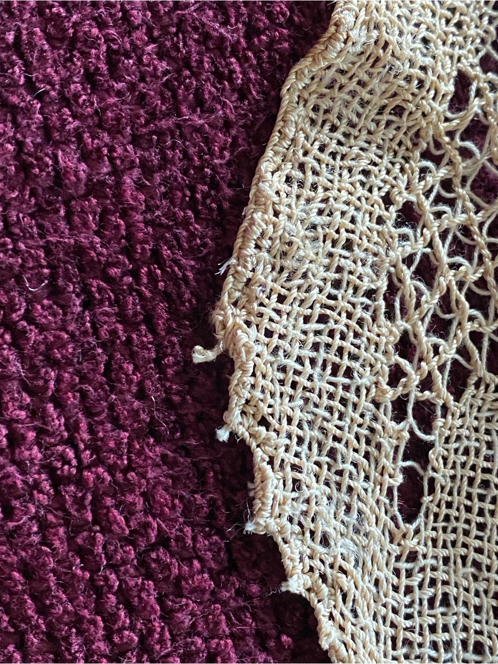 Vintage 100% Handmade Ecru Filet Lace Tablecloth - Picture 2 of 7